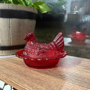 Red Mosser Glass Hen on nest